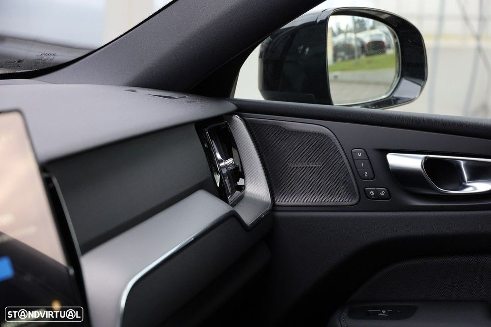 Volvo XC 60 2.0 T6 PHEV Black Edition AWD - 13