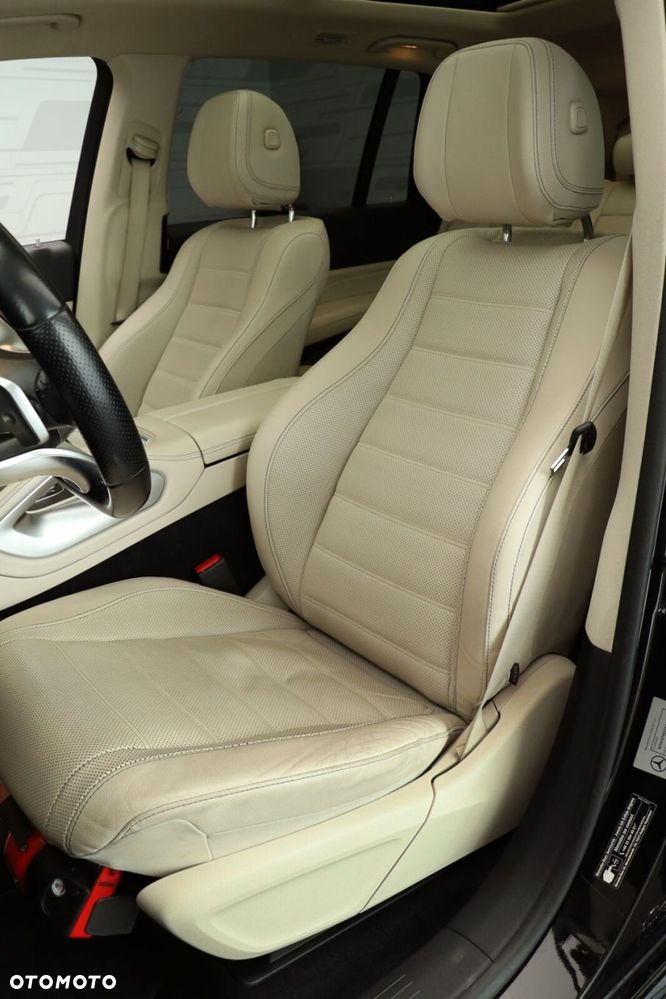 Mercedes-Benz GLS - 23
