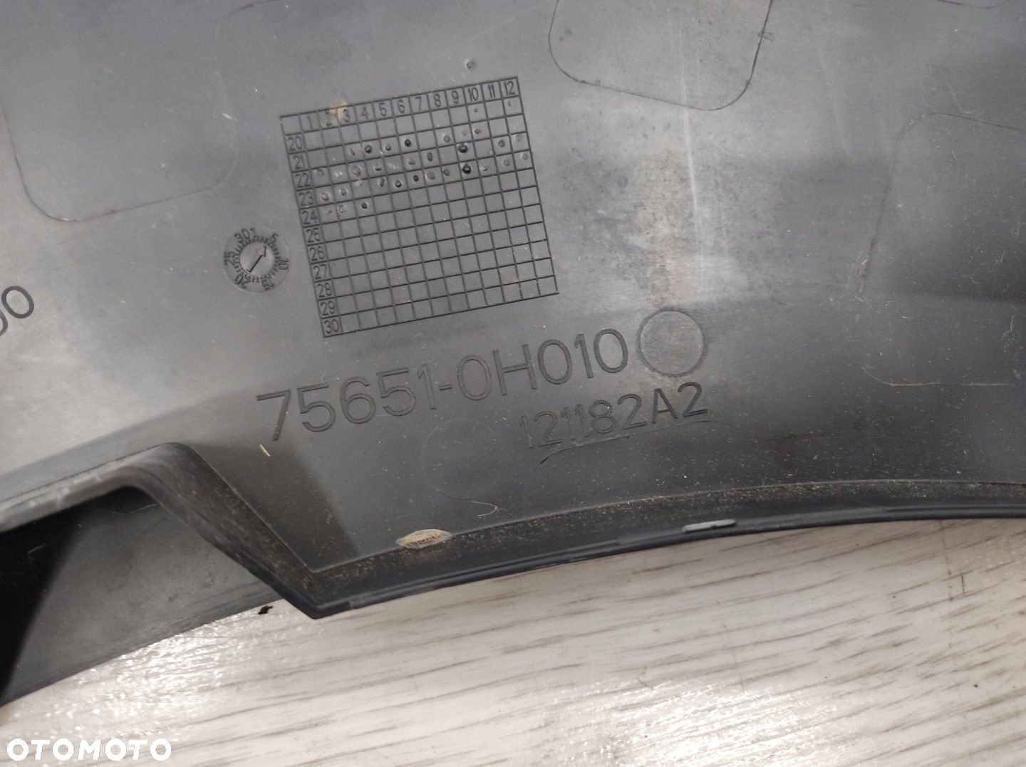 LISTWA BŁOTNIKA TYŁ TYLNA PRAWA TOYOTA AYGO X 75605-0H020 75651-0H010 - 5