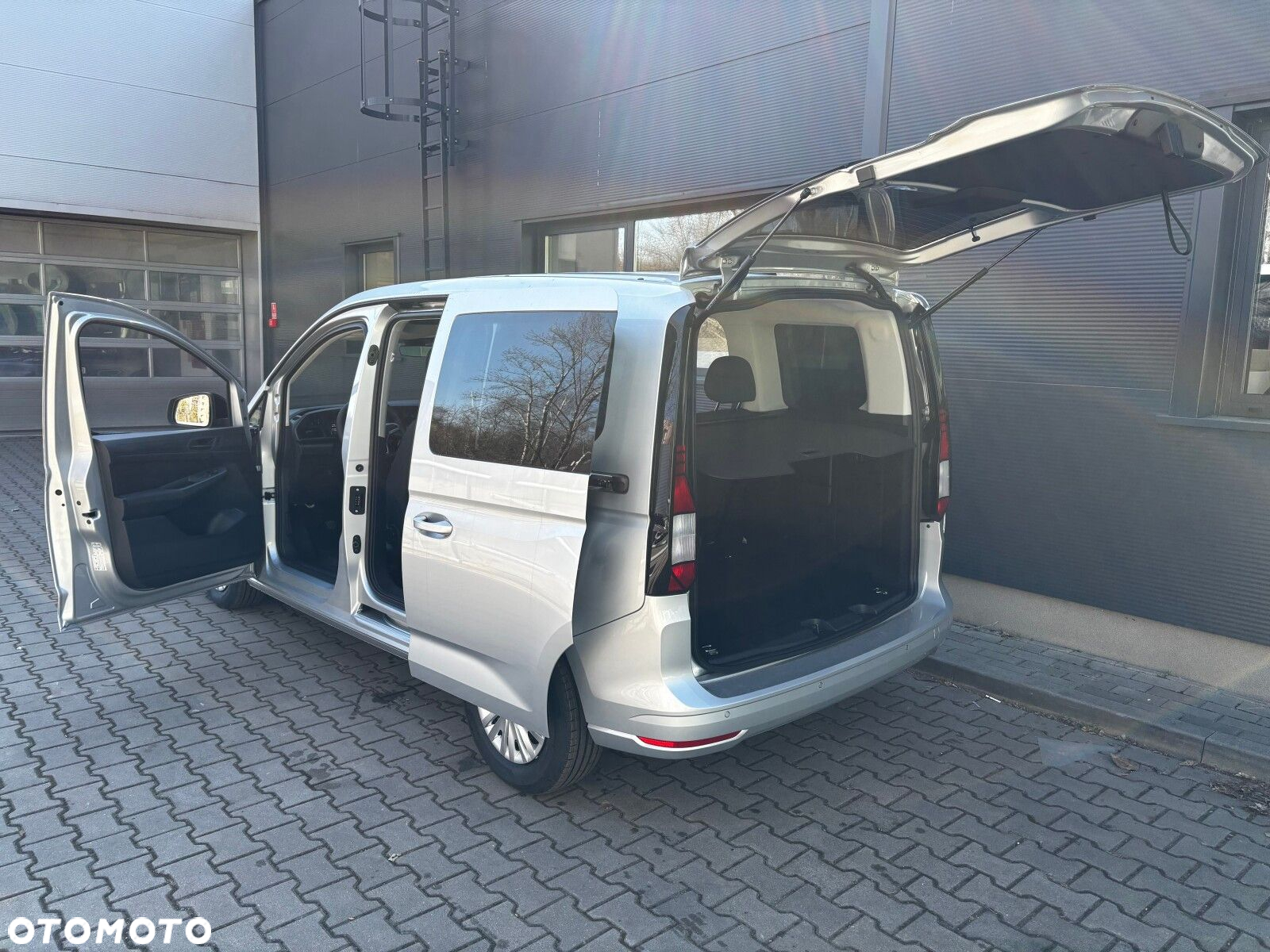 Volkswagen Caddy 2.0 TDI 102 KM 6-bm 5-miejsc - 16