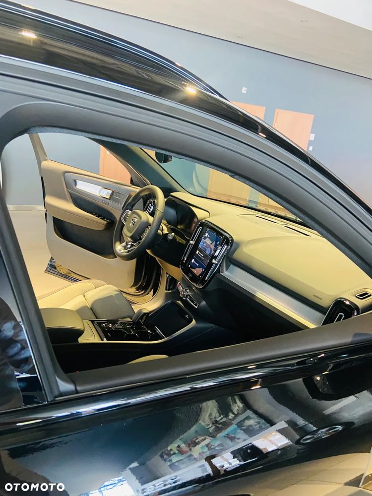 Volvo XC 40 B3 Plus Dark - 2