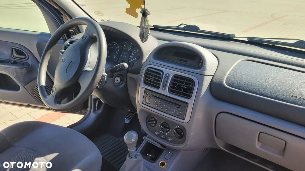 Renault Clio - 10