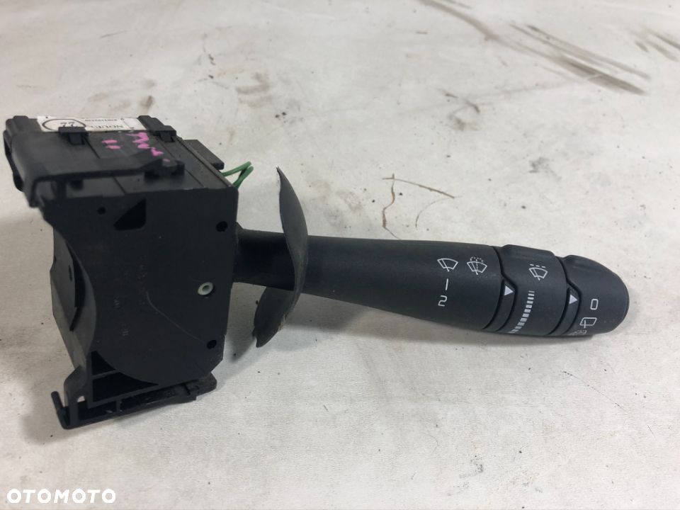 RENAULT TWINGO II WŁĄCZNIK PRZEŁĄCZNIK WYCIERACZEK