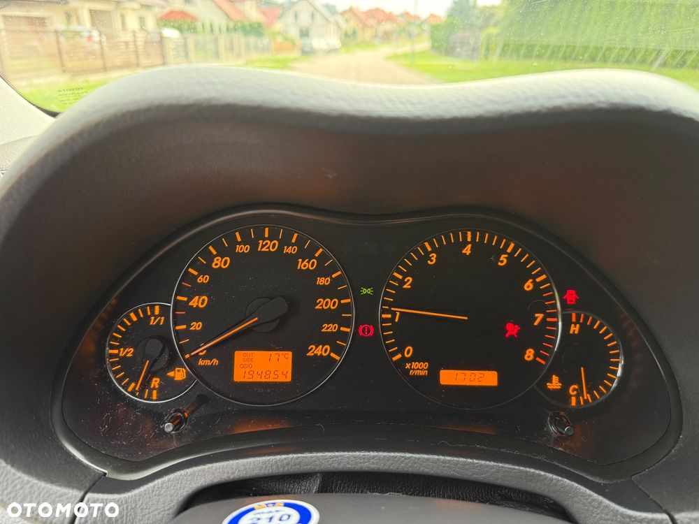 Toyota Avensis - 11