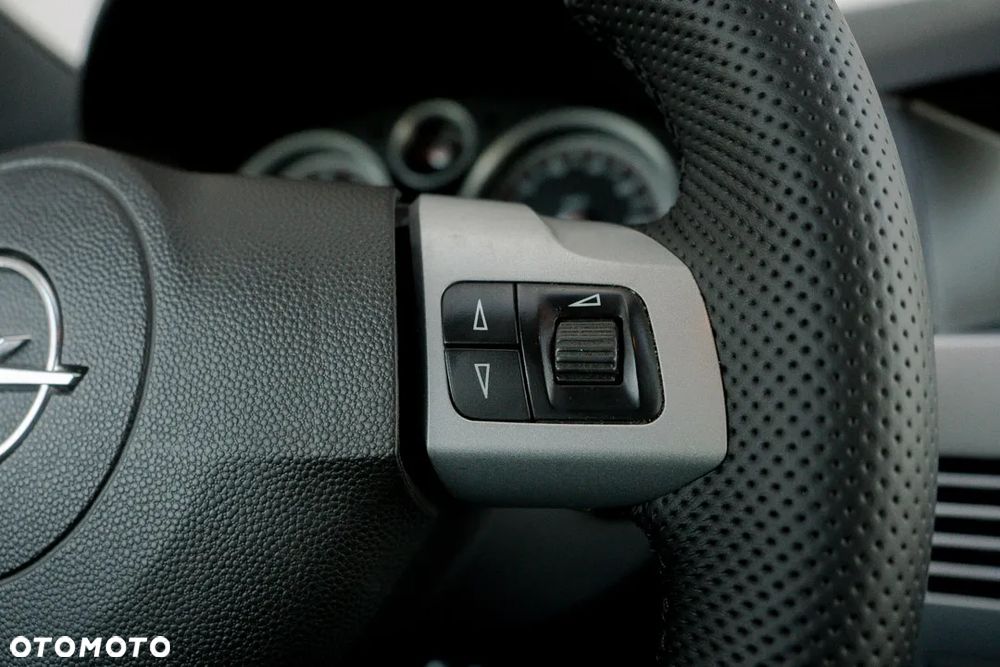 Opel Astra III GTC 1.8 Sport - 20