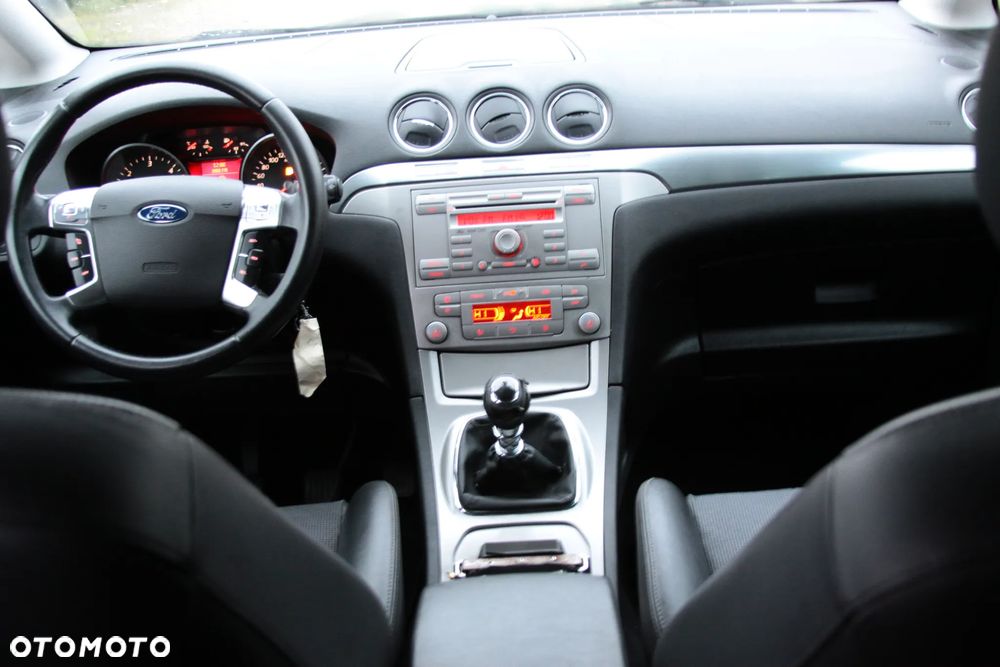Ford S-Max - 13