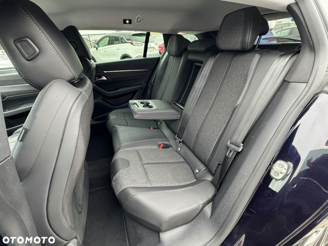 Peugeot 508 Plug-In Hybrid 225 e-EAT8 Allure - 26
