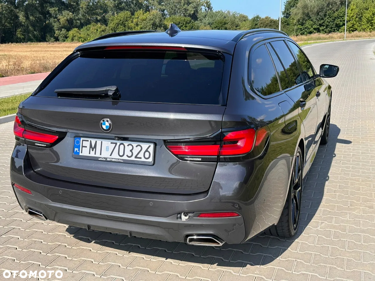 BMW Seria 5 520d xDrive Touring M Sport Edition - 11