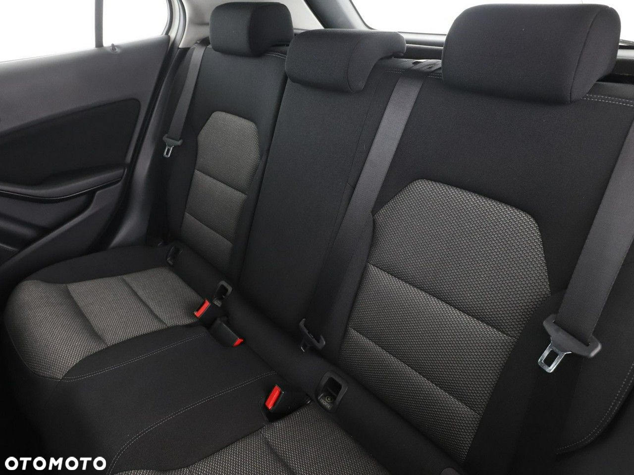 Mercedes-Benz GLA 180 d 7G-DCT - 18