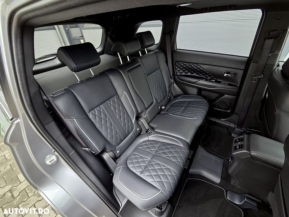 Mitsubishi Outlander - 8
