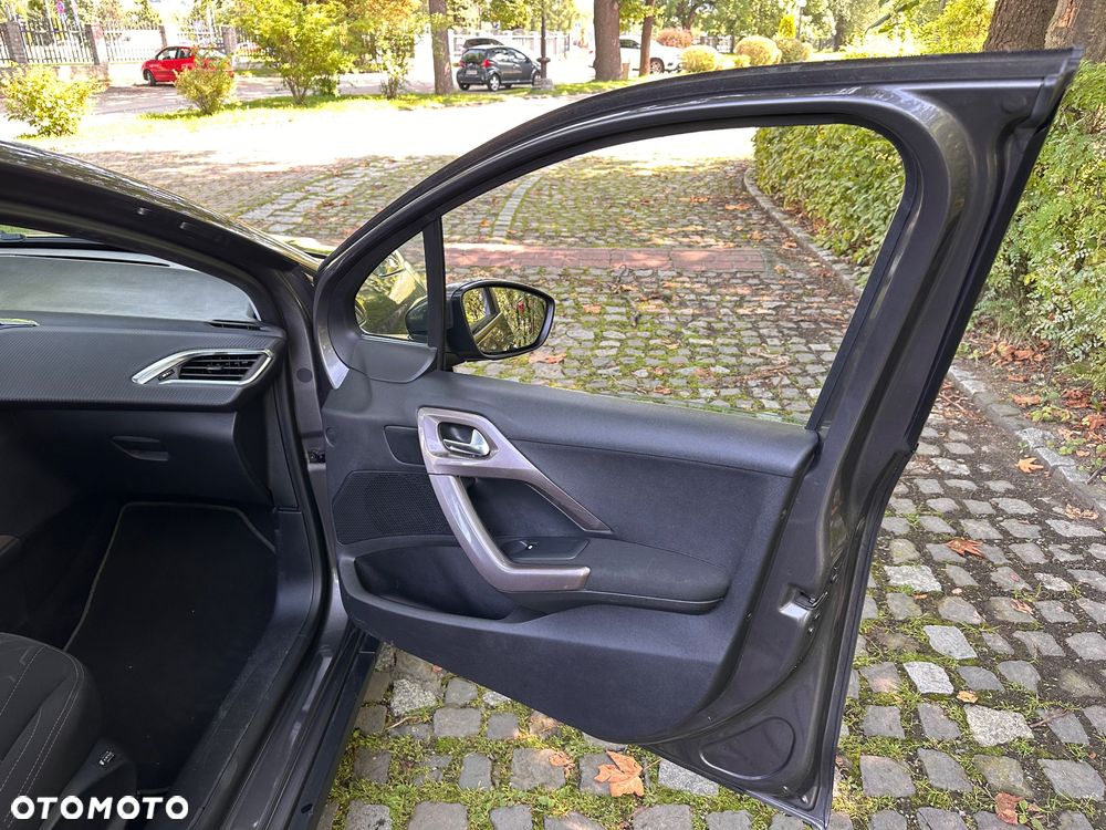 Peugeot 2008 1.2 Pure Tech Active S&S - 11