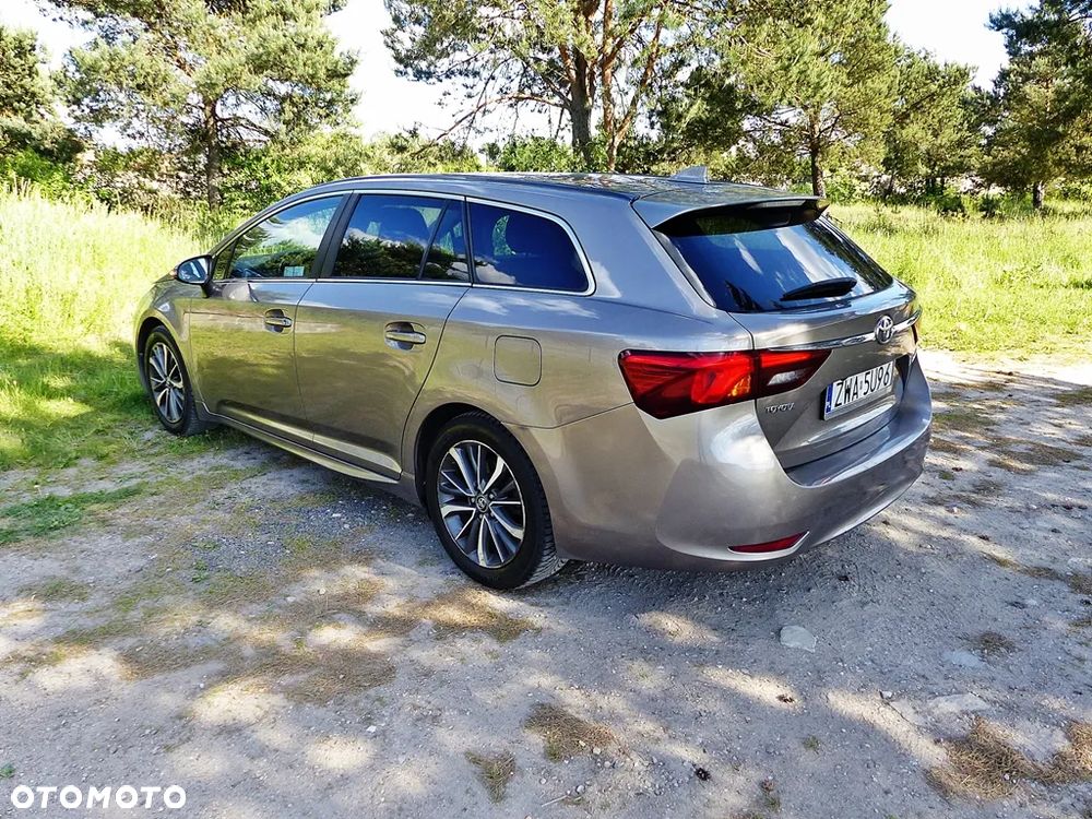 Toyota Avensis 2.0 D-4D Premium - 12