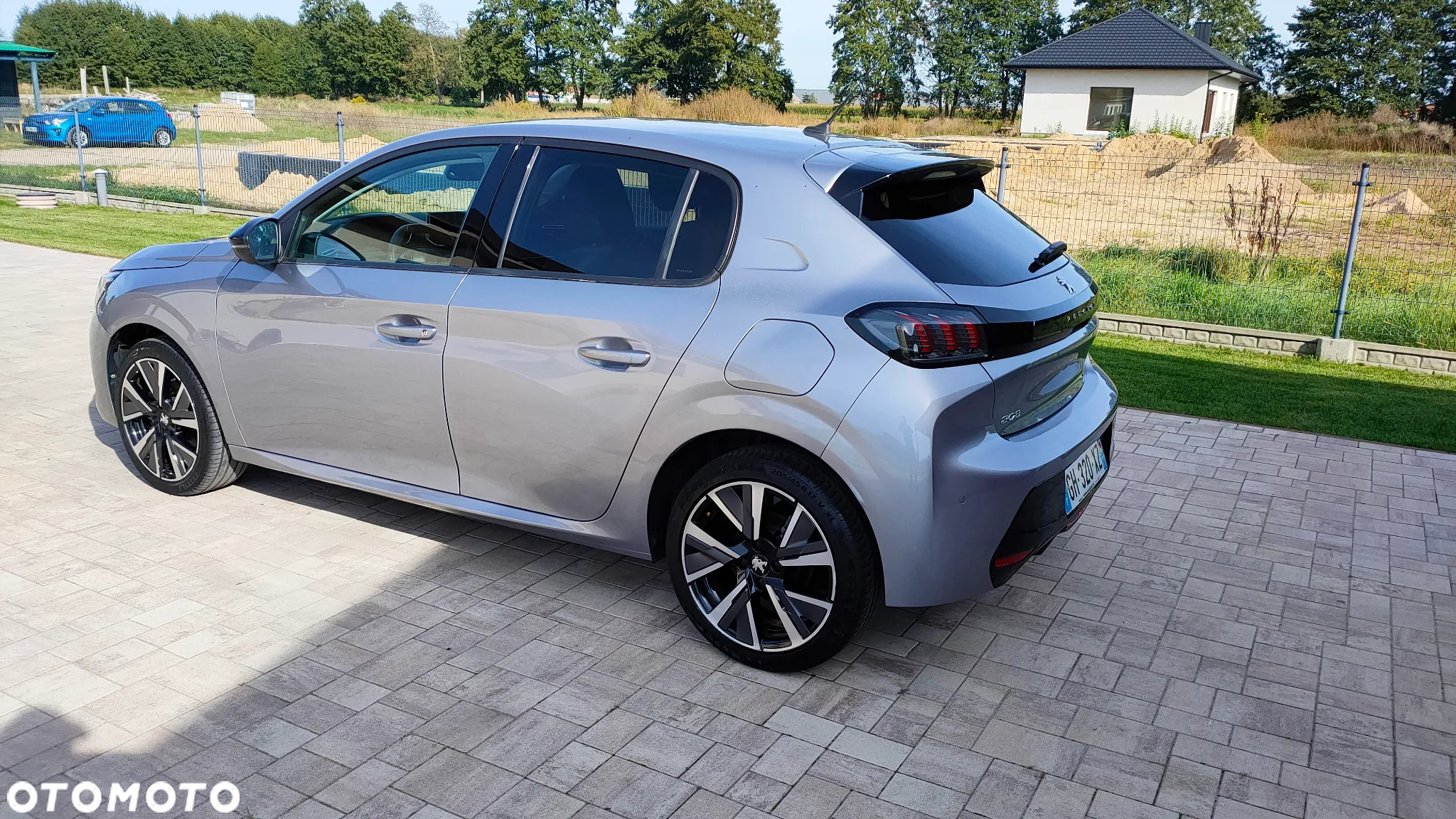 Peugeot 208 PureTech 100 Allure - 11