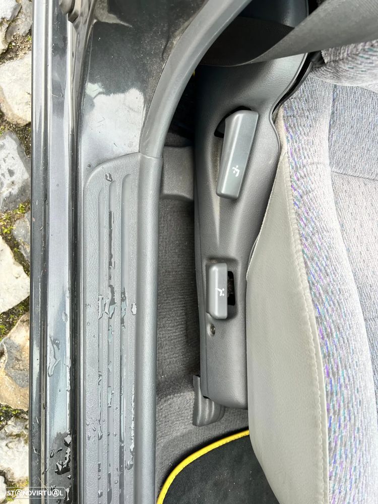 Mitsubishi Lancer 1300 GLXi - 36