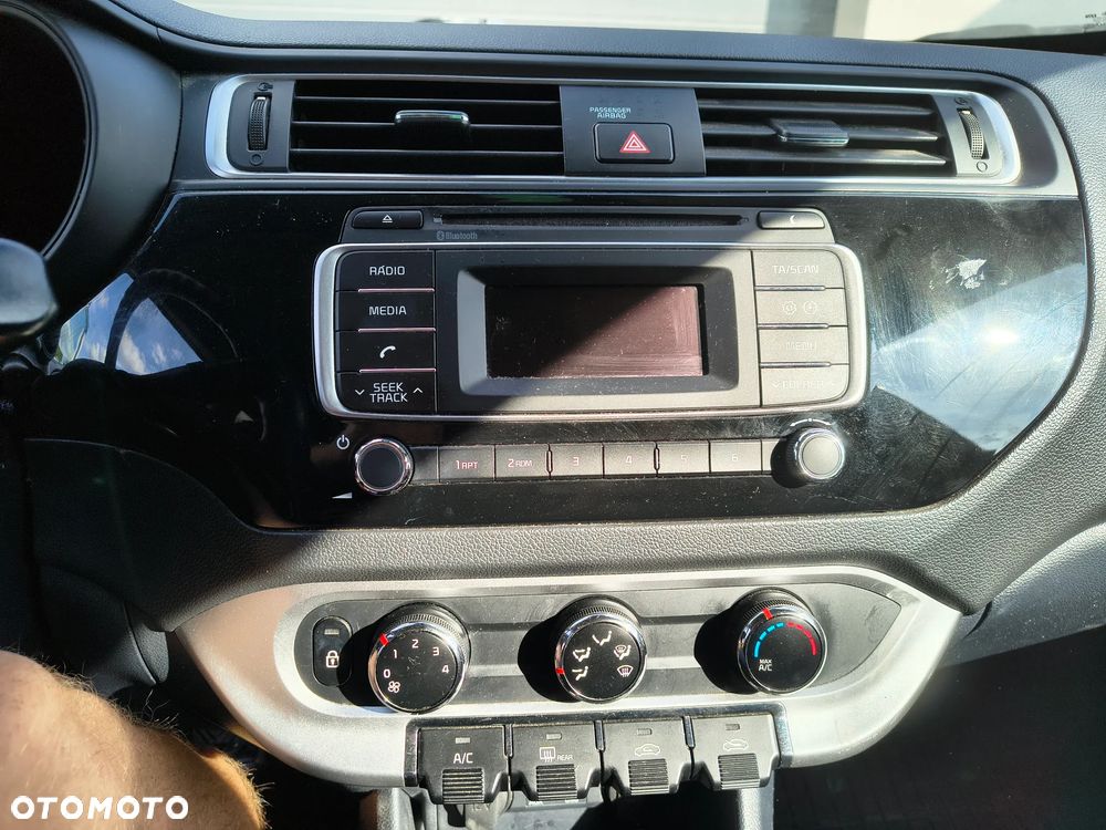 Kia Rio 1.2 L - 7