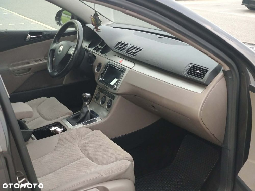 Volkswagen Passat 2.0 TDI Comfortline - 8