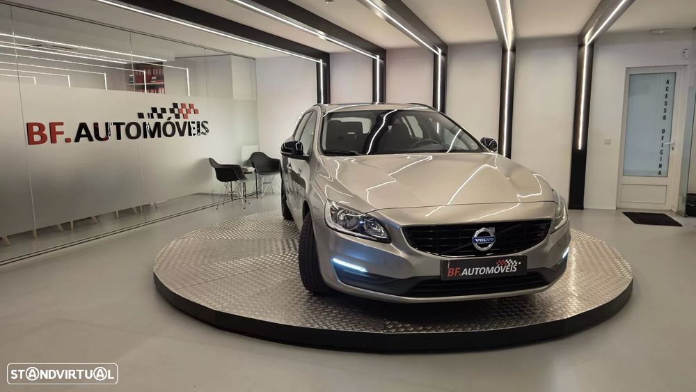 Volvo V60 1.6 D2 Momentum Eco - 10