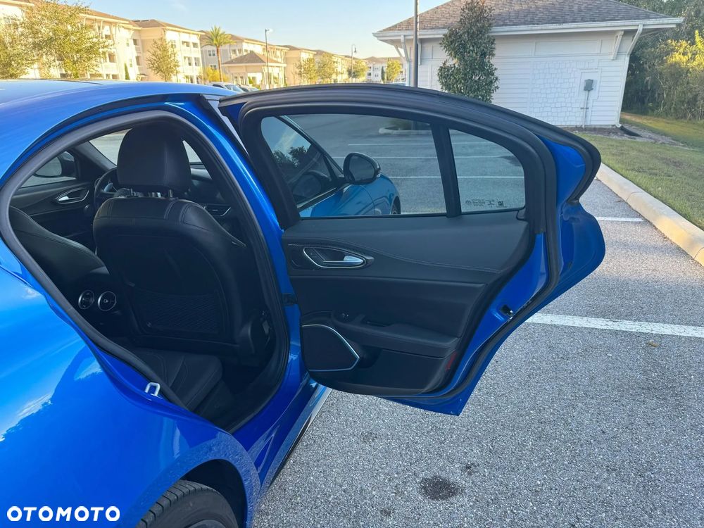 Alfa Romeo Giulia 2.0 Turbo 16V AT8-Q4 Ti - 14