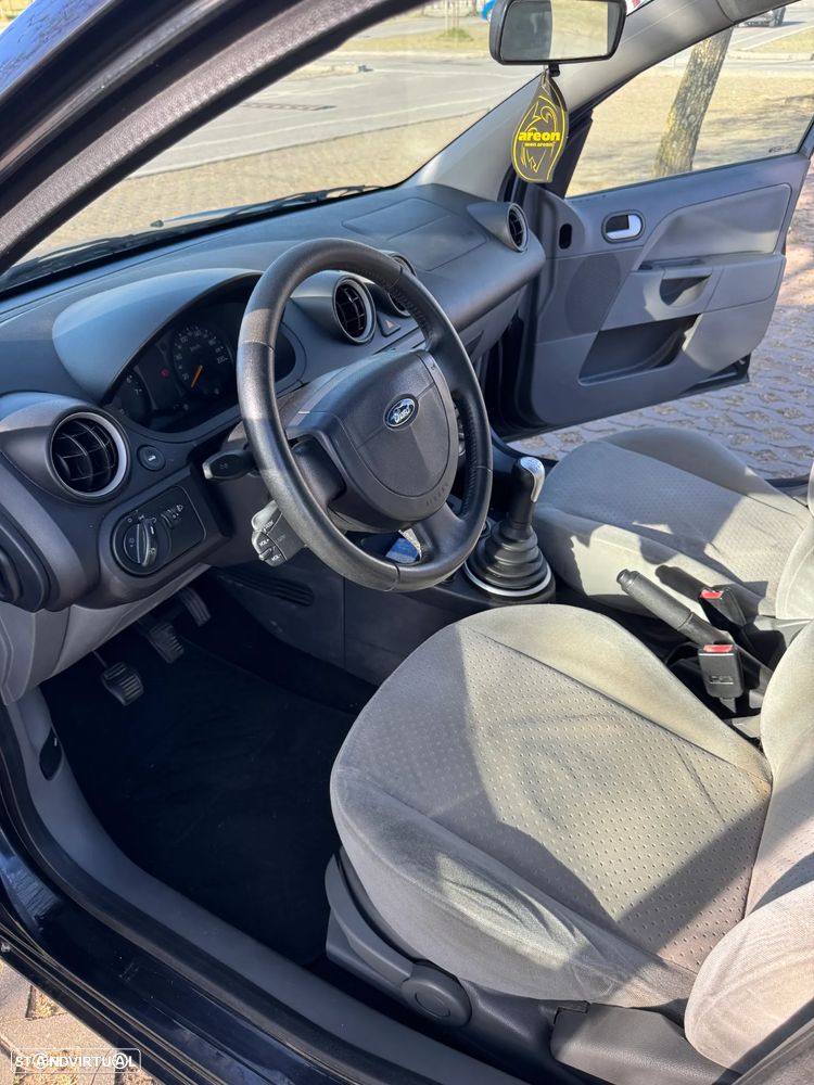 Ford Fiesta 1.25 Ghia - 13