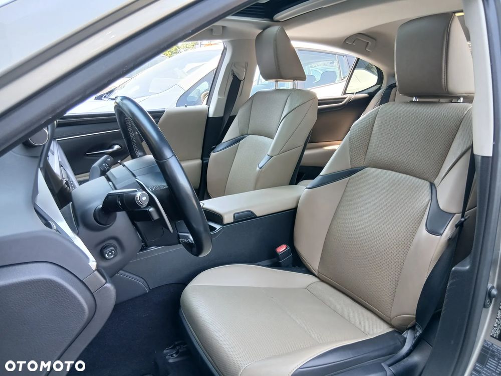 Lexus ES 300h Business Edition - 21