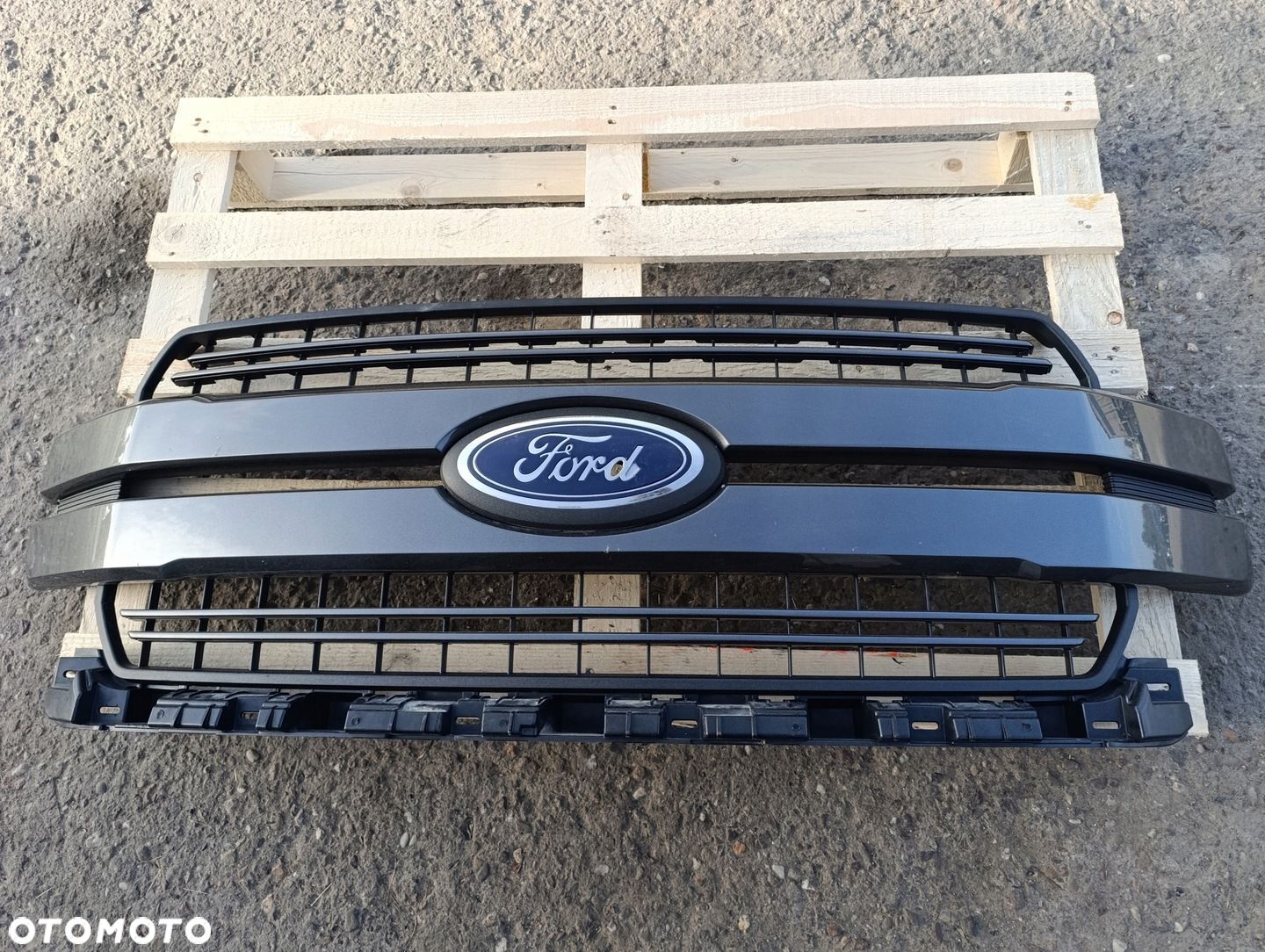 FORD F-150 LARIAT GRIL ATRAPA ŻALUZJA 2018R - 1