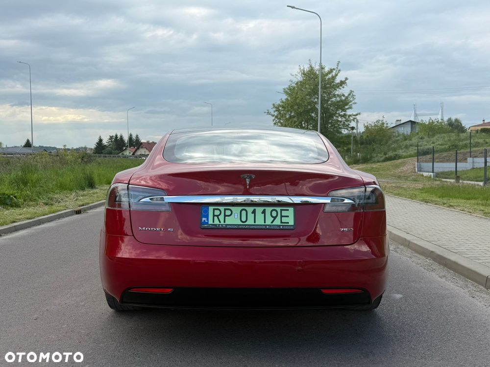 Tesla Model S - 11