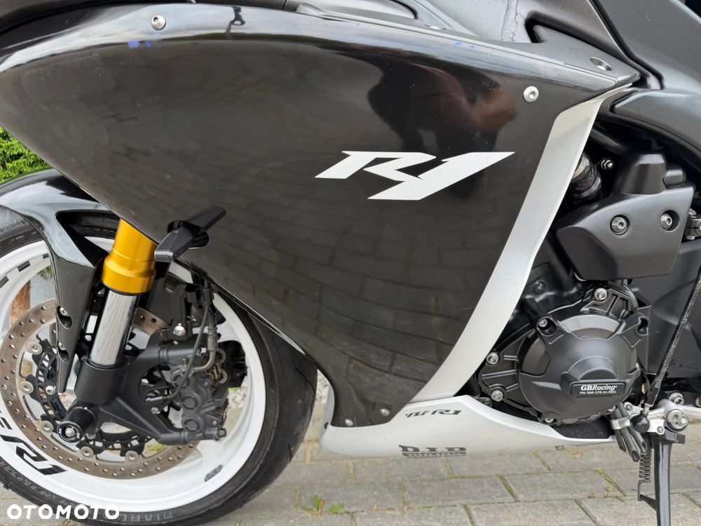 Yamaha R1 - 36