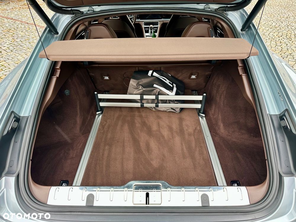 Porsche Panamera 4 - 35