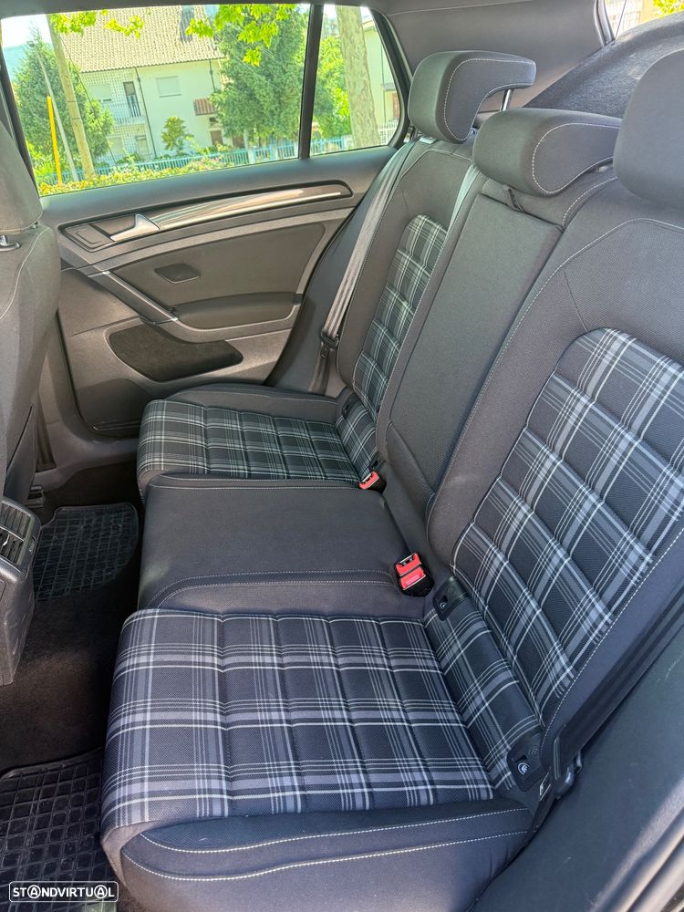 VW Golf 2.0 TDI GTD - 11