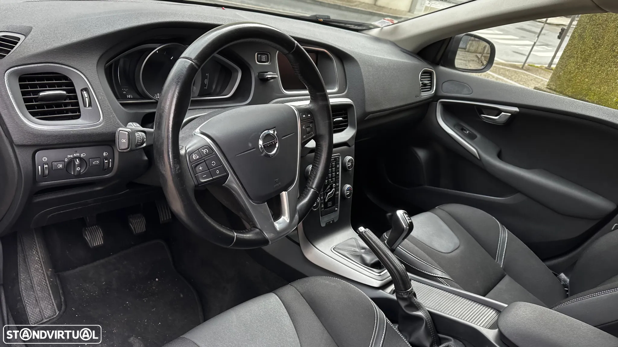 Volvo V40 2.0 D2 Momentum - 10