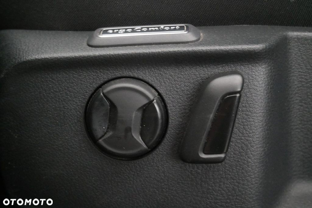 Volkswagen Passat 2.0 TSI Business DSG - 28