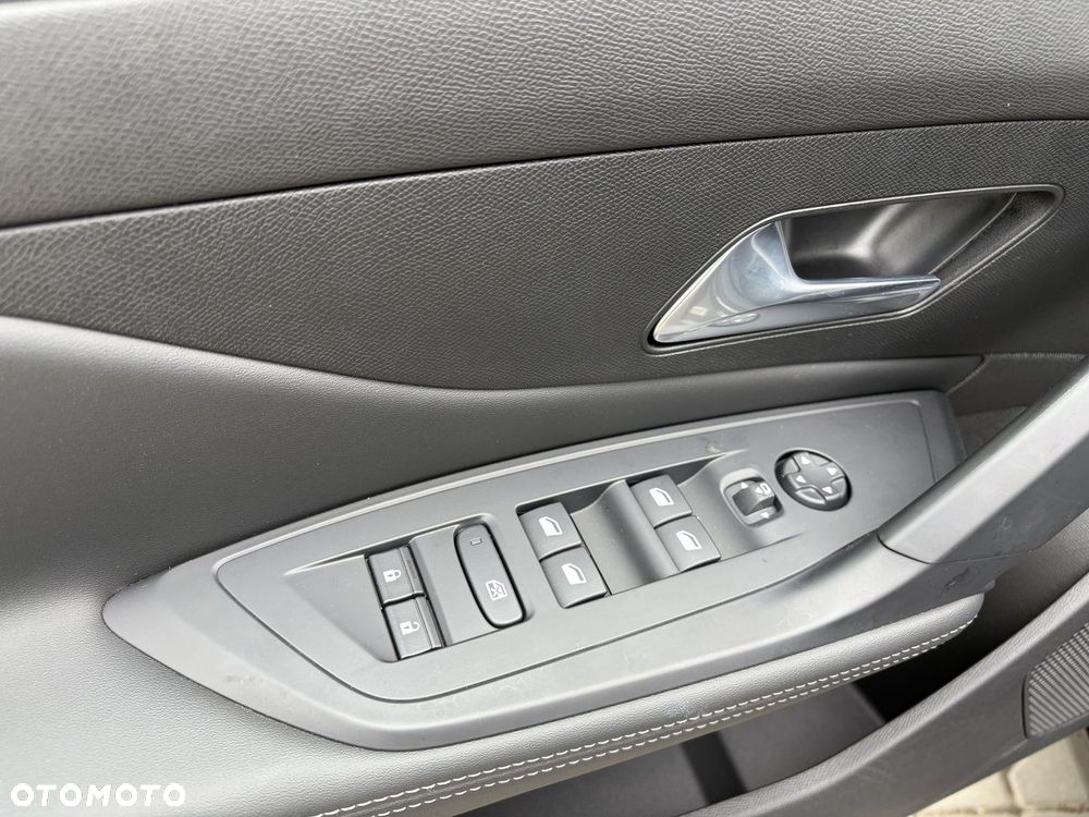 Peugeot 308 1.2 PureTech Allure S&S EAT8 - 11