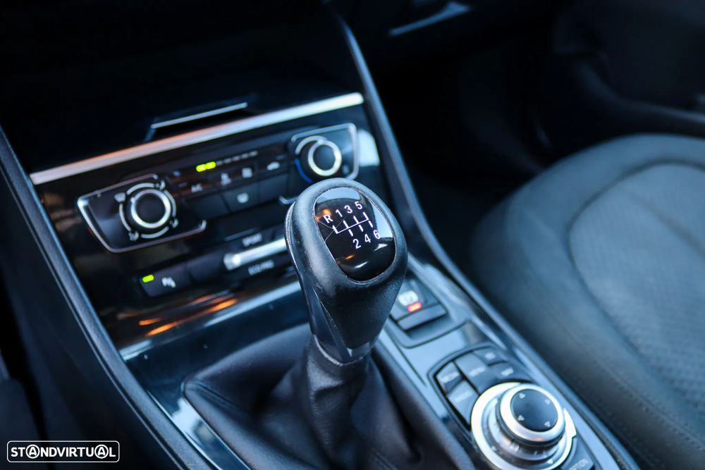 BMW 216 Active Tourer d Luxury Line - 24