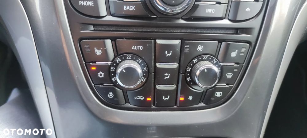 Opel Astra 2.0 CDTI Exklusiv - 25