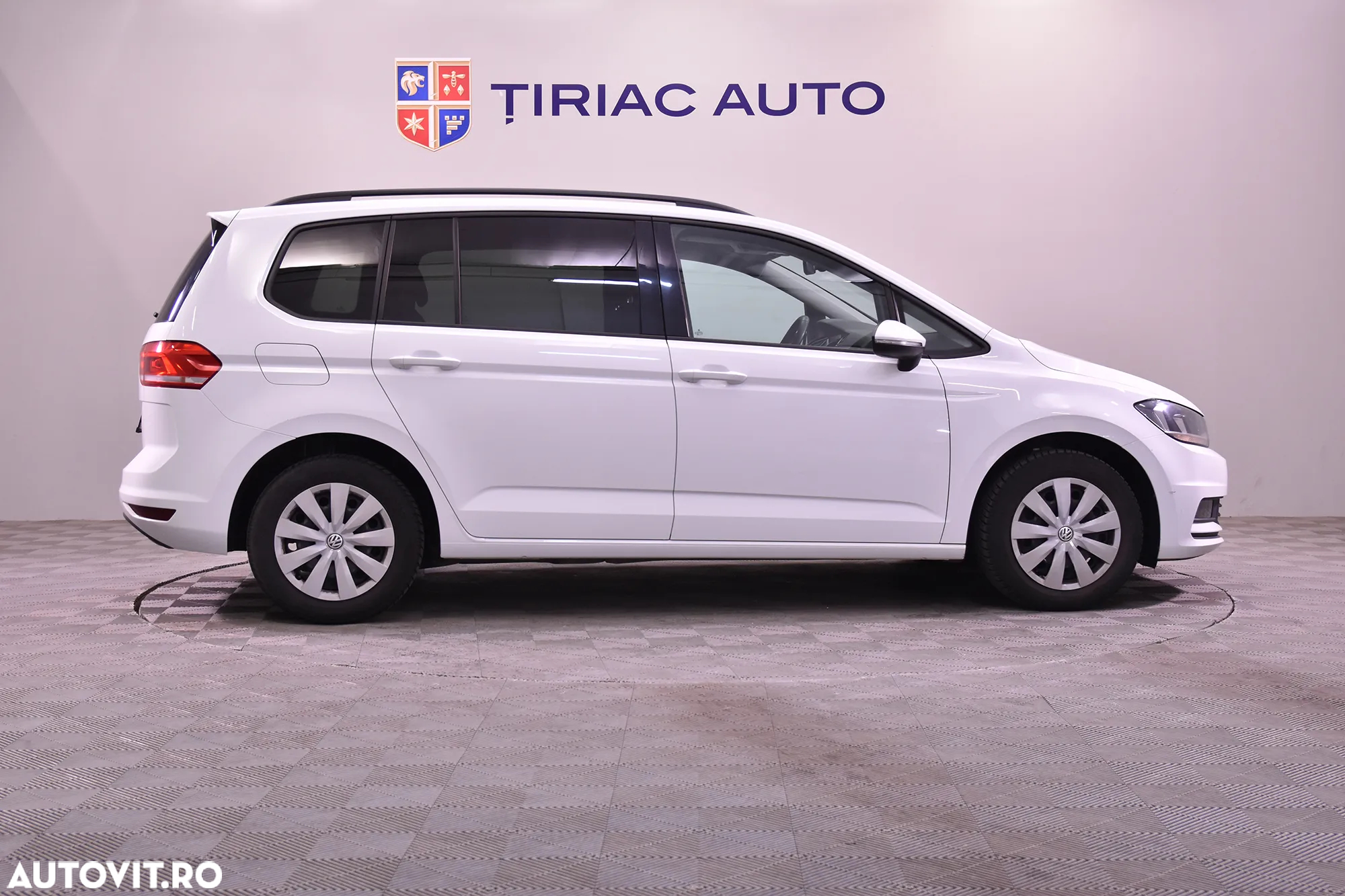 Volkswagen Touran - 6