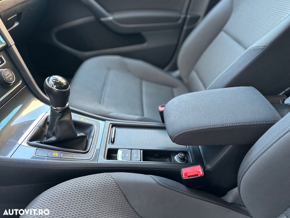 Volkswagen Golf - 12