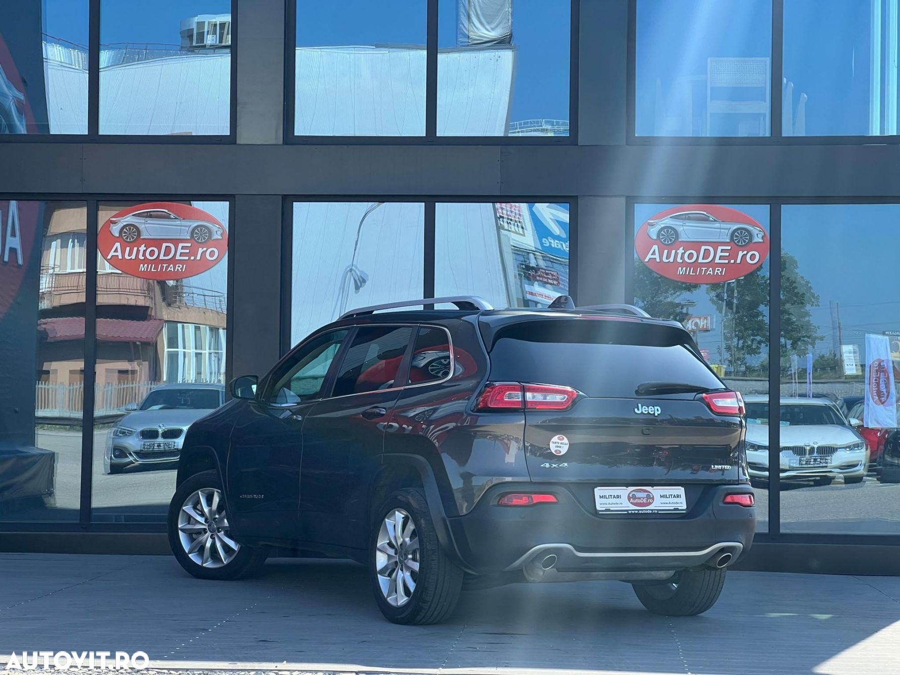 Jeep Cherokee - 4