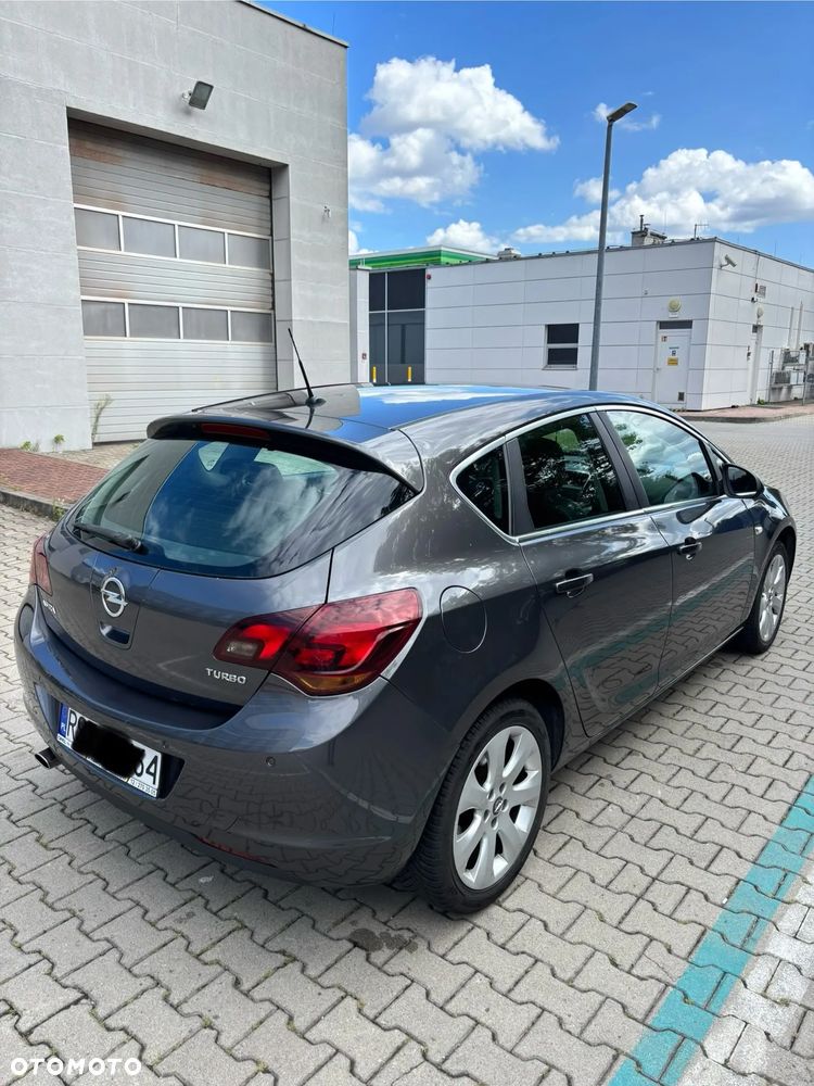 Opel Astra 2011 photo 4