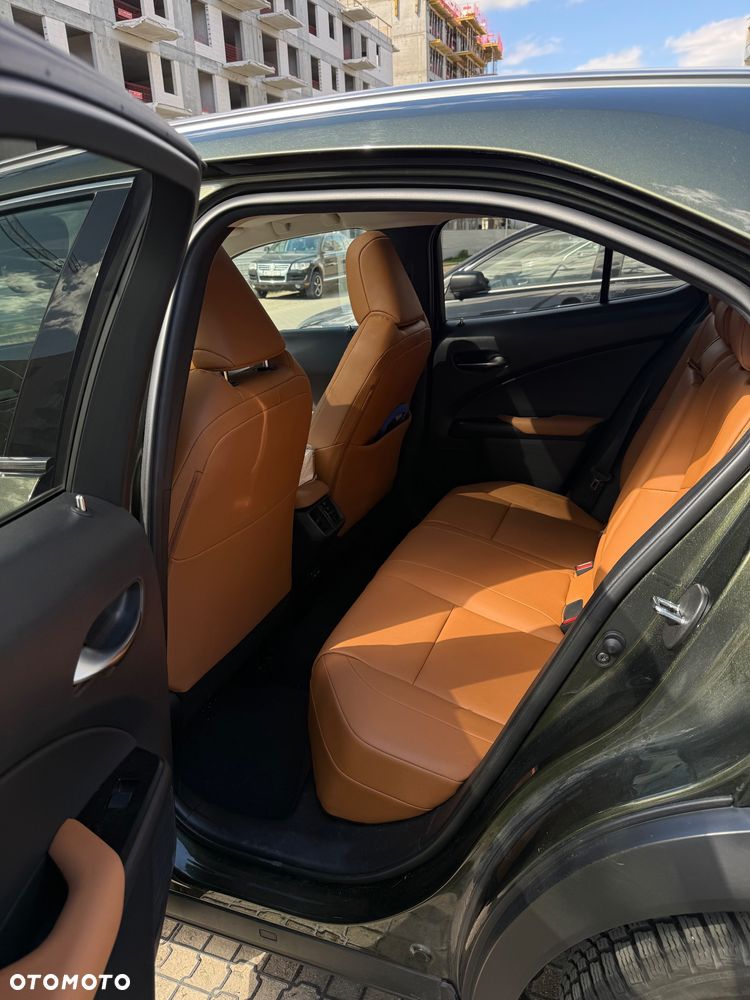 Lexus UX - 13