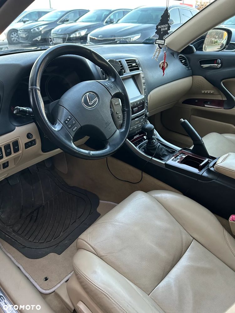 Lexus IS 220 D Prestige - 11