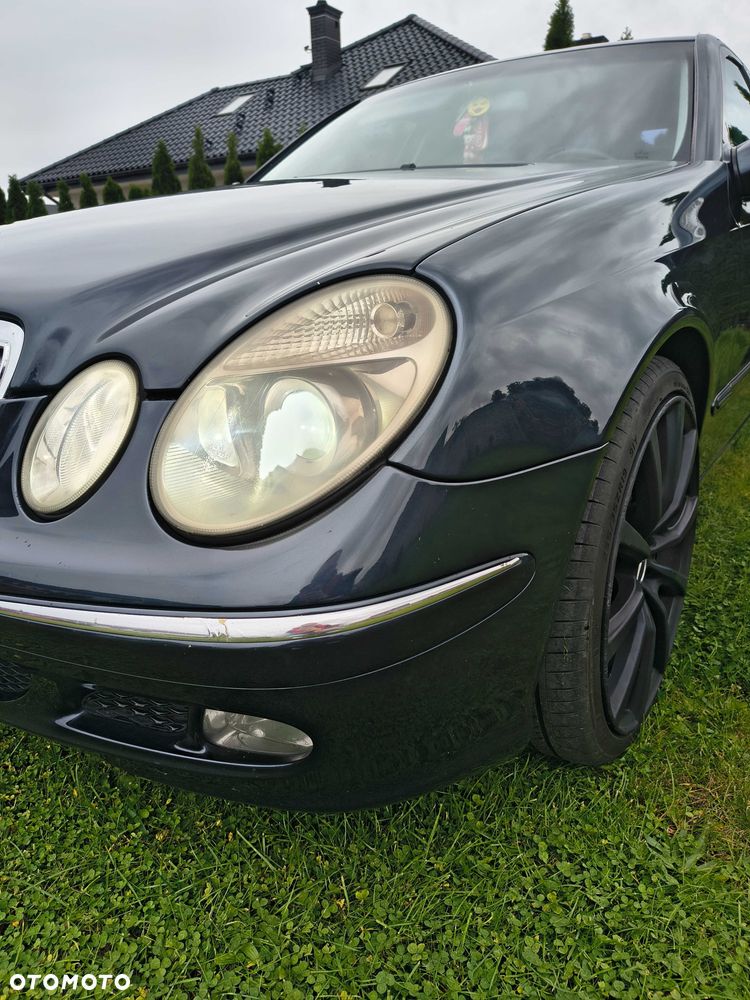 Mercedes-Benz E-Class 2005 photo 5