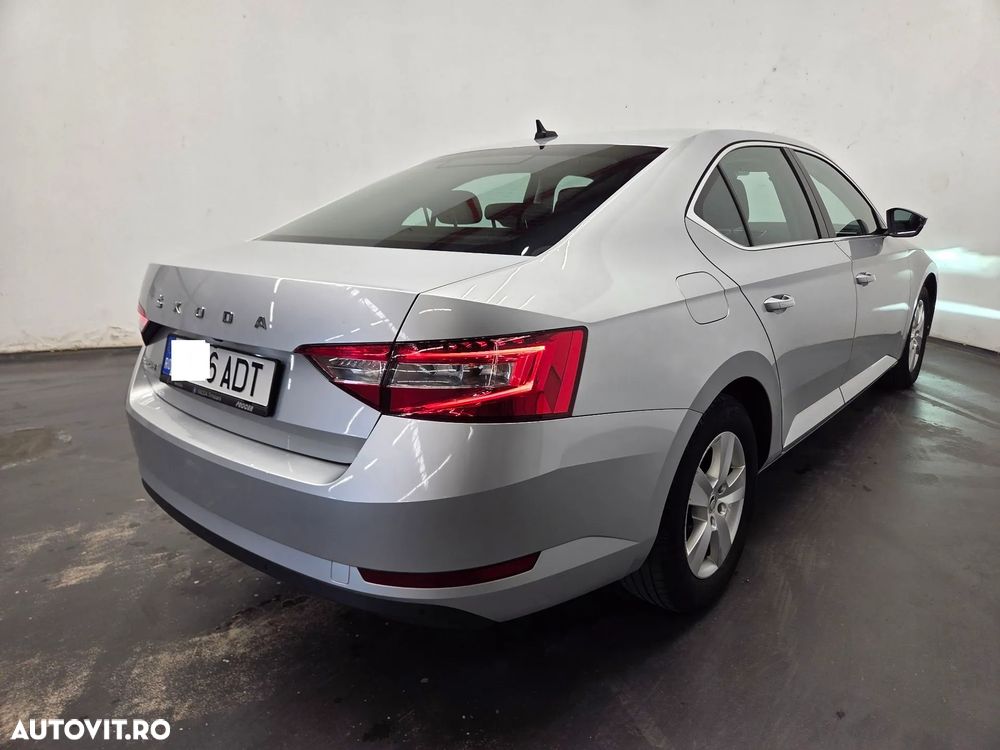 Skoda Superb 2022 photo 2