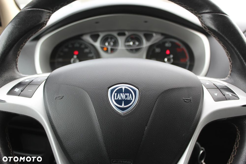 Lancia Delta 1.6 MultiJet 16v Silver - 15