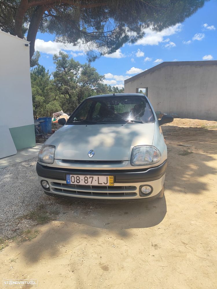 Renault Clio 1.2 RT - 4