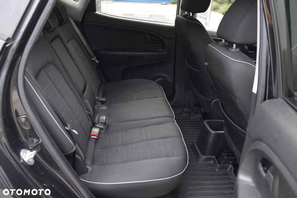 Kia Venga - 14