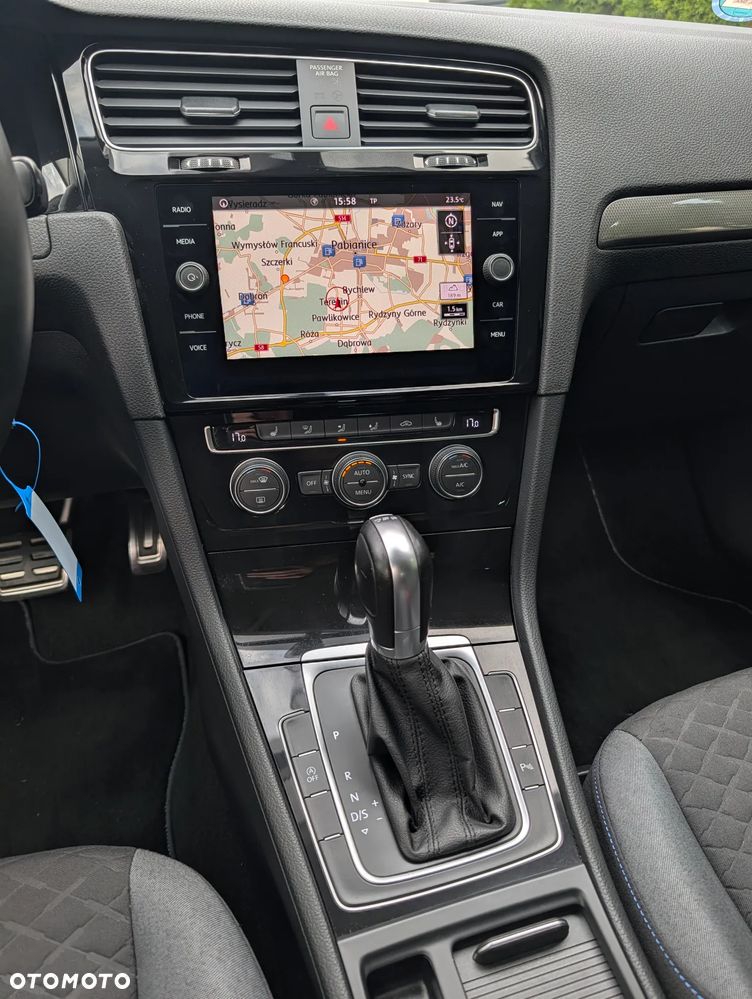 Volkswagen Golf - 26