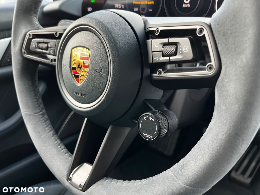 Porsche Taycan Turbo S - 29