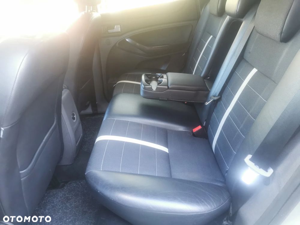 Ford Kuga 2.0 TDCi 4x4 Titanium - 10