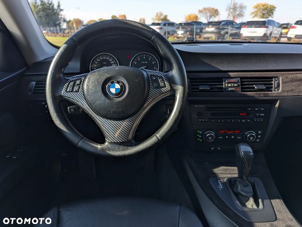 BMW Seria 3 325i - 23