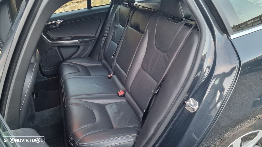 Volvo V60 D6 Plug-In-Hybrid AWD Geartronic Summum - 38